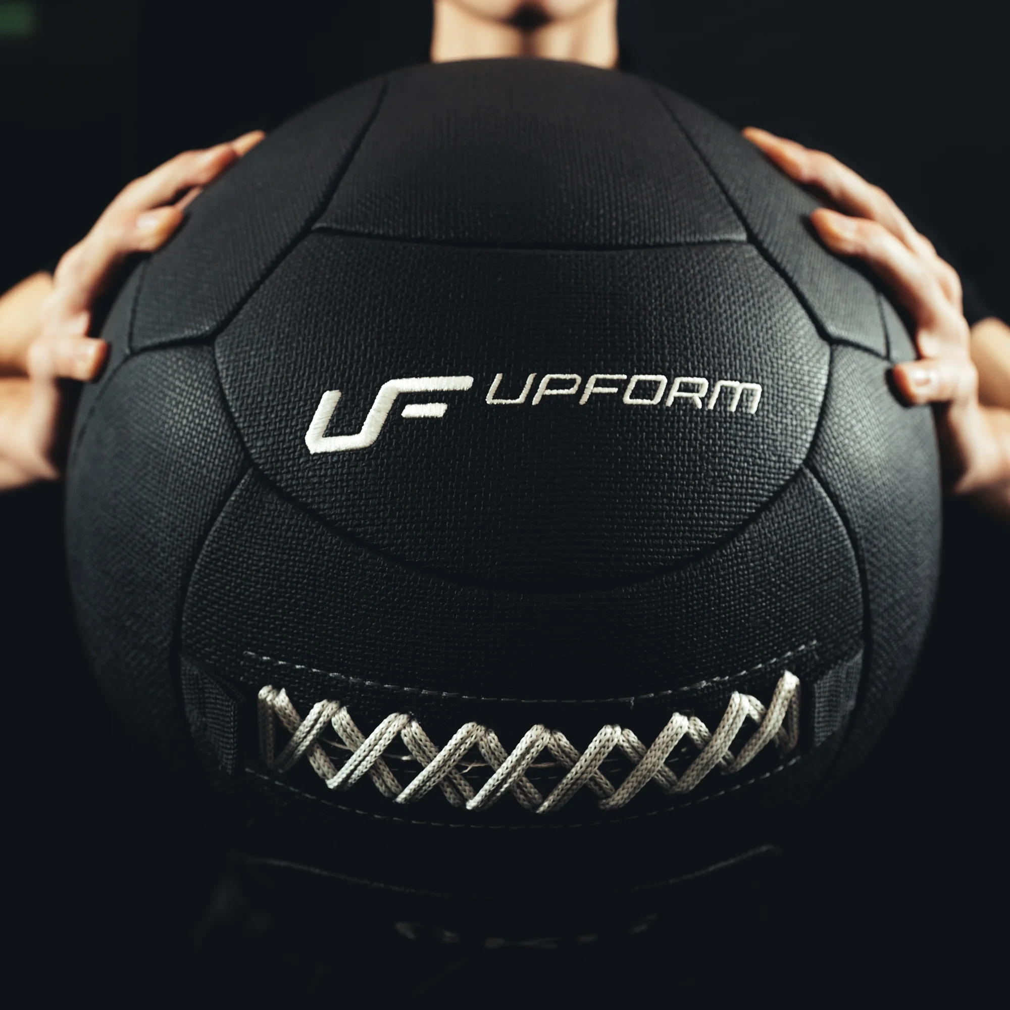 Čierny medicinbal Wall Ball UpForm 12 kg UFWB12